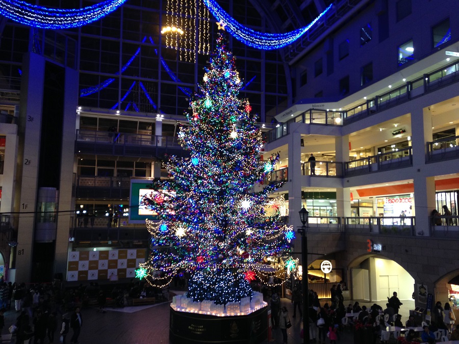 札幌ファクトリー ジャンボクリスマスツリー18年点灯式はldhがゲスト 無料ライブを楽しもう Papamode