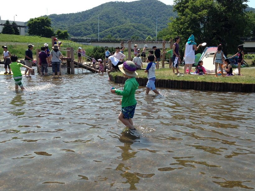 札幌の水遊びスポット8選 大活躍の持ち物必需品をチェック Papamode