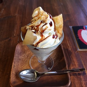 定山渓で寄ったジェイグラッセのソフトクリームとアップルパイが絶品だった件