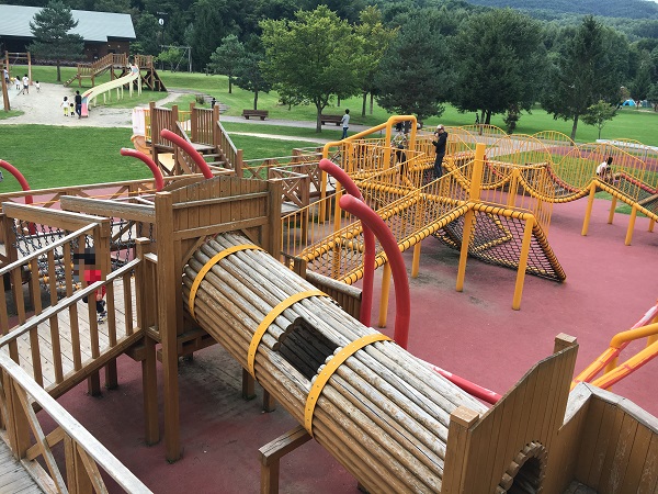 カムイの杜公園でのびのび遊ぶ わくわくエッグは雨の日の室内遊びにおすすめ Papamode